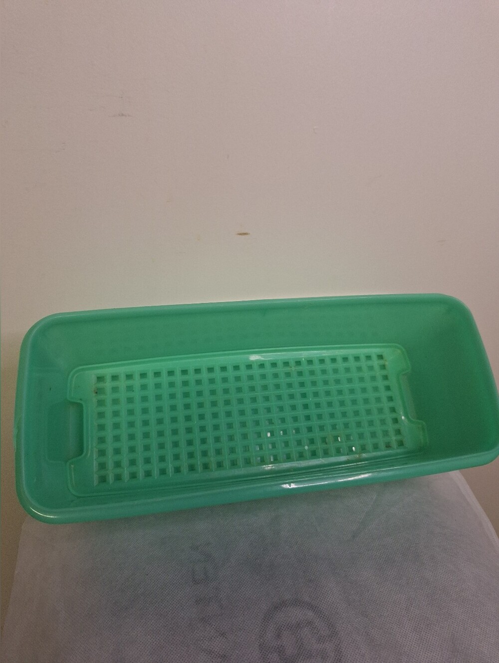 Tupperware Green Rectangular Airtight Food Storage Container - Picture 2 of 6